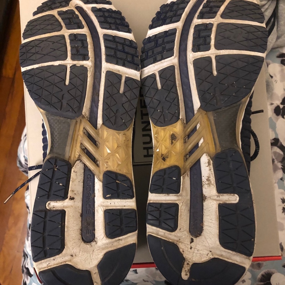 Running shoes - Picture 3 of 10